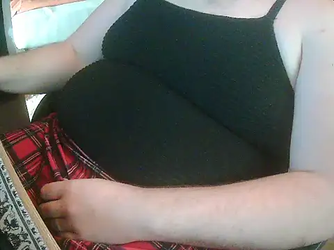 Snapshot of szadamo chatting on 03-18-26, 08:28 szadamo online show from 03-18-26, 08:28