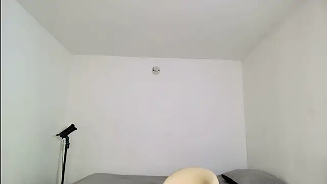 SARA TS FOX online show from 12-02-25, 01:44