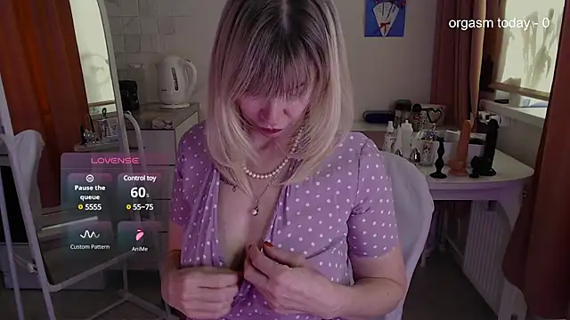 JuliaVilnet online show from 03-11-25, 05:16