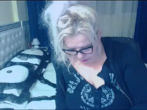 Snapshot of SonyaHotMilf chatting on 02-19-25, 04:55 SonyaHotMilf online show from 02-19-25, 04:55