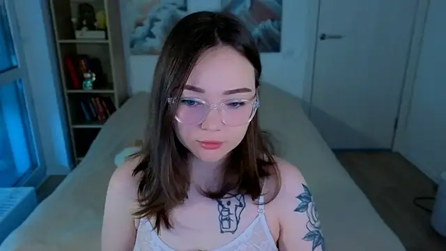 Snapshot of MilenaSaint chatting on 05-18-26, 04:07 MilenaSaint online show from 05-18-26, 04:07