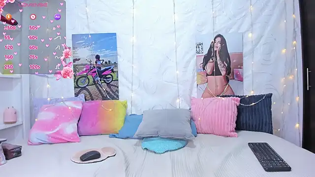 Snapshot of bianca_lindaa chatting on 10-31-25, 11:22 bianca lindaa online show from 10-31-25, 11:22