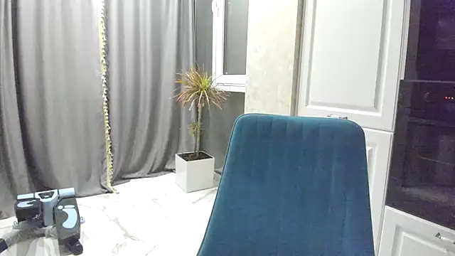 Snapshot of Iris_cherry chatting on 12-21-24, 06:44 Iris cherry online show from 12-21-24, 06:44