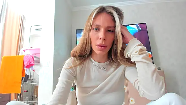 Snapshot of Iris_cherry chatting on 01-29-25, 10:16 Iris cherry online show from 01-29-25, 10:16