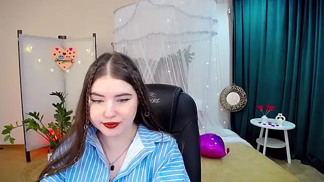 NicoleFoxery online show from 02-13-25, 06:20