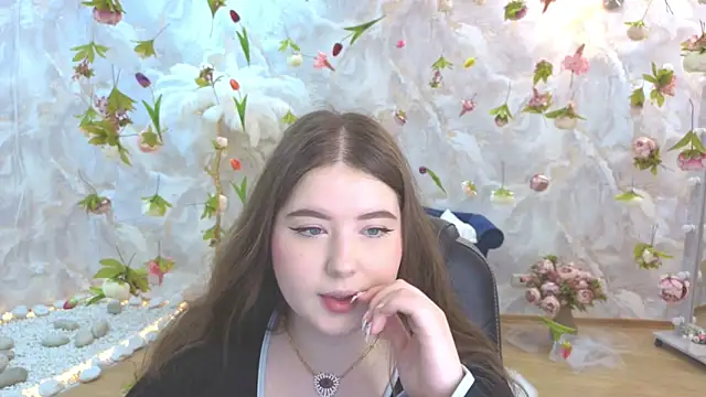 NicoleFoxery online show from 05-25-26, 06:25