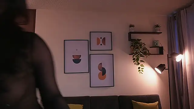 Isabella dior online show from 04-21-26, 02:23