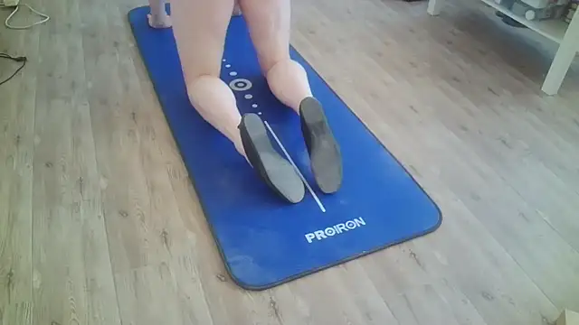 Snapshot of theSecretBallerino chatting on 11-10-25, 04:00 theSecretBallerino online show from 11-10-25, 04:00