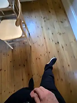 Snapshot of theSecretBallerino chatting on 11-21-25, 10:47 theSecretBallerino online show from 11-21-25, 10:47