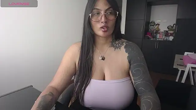 Snapshot of michell_fun23 chatting on 10-24-25, 07:32 michell fun23 online show from 10-24-25, 07:32