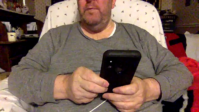Snapshot of Drwhocares chatting on 01-23-25, 11:26 Drwhocares online show from 01-23-25, 11:26