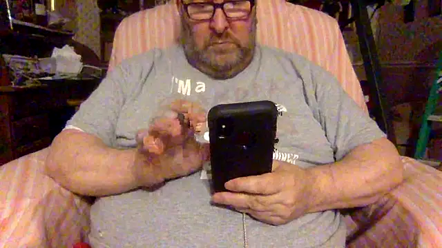Snapshot of Drwhocares chatting on 04-17-26, 07:06 Drwhocares online show from 04-17-26, 07:06