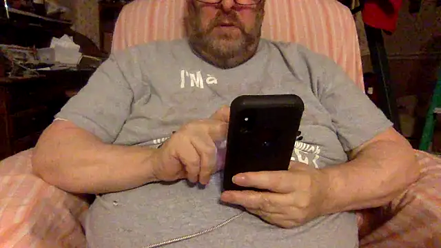 Snapshot of Drwhocares chatting on 04-18-26, 07:07 Drwhocares online show from 04-18-26, 07:07