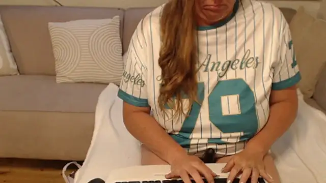 KimMitchelli online show from 05-22-26, 04:19