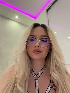 Snapshot of mollyxxx chatting on 05-01-26, 03:00 mollyxxx online show from 05-01-26, 03:00