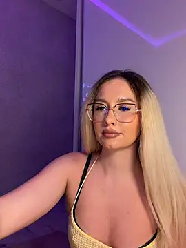 Snapshot of mollyxxx chatting on 08-02-26, 01:48 mollyxxx online show from 08-02-26, 01:48