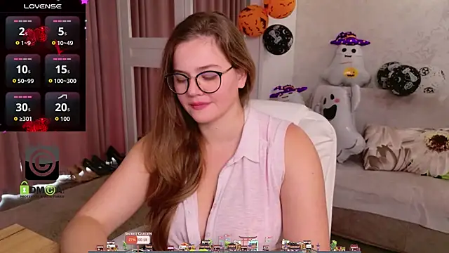 Snapshot of KellyKleine chatting on 11-03-25, 10:05 KellyKleine online show from 11-03-25, 10:05