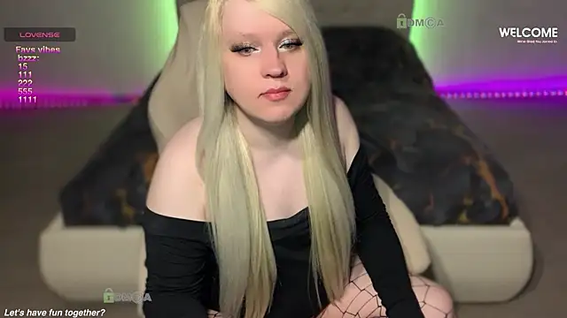 Snapshot of camsmiley chatting on 06-06-26, 01:32 camsmiley online show from 06-06-26, 01:32