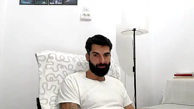 Snapshot of Verycutex chatting on 11-08-25, 11:14 Verycutex online show from 11-08-25, 11:14