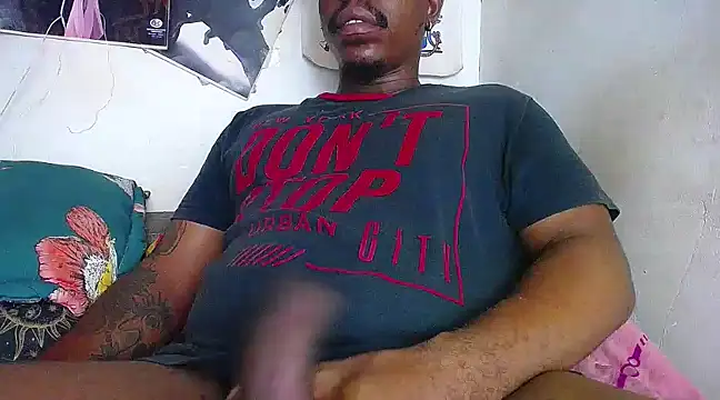 Snapshot of BlackRunning chatting on 03-15-25, 04:13 BlackRunning online show from 03-15-25, 04:13