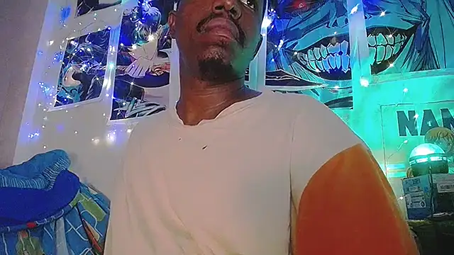 Snapshot of BlackRunning chatting on 10-19-25, 02:45 BlackRunning online show from 10-19-25, 02:45