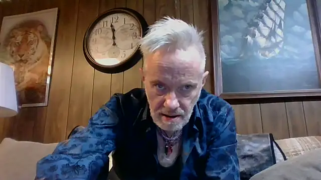 Snapshot of Makowboy chatting on 12-25-24, 07:02 Makowboy online show from 12-25-24, 07:02