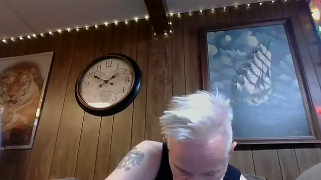 Snapshot of Makowboy chatting on 12-26-24, 08:53 Makowboy online show from 12-26-24, 08:53