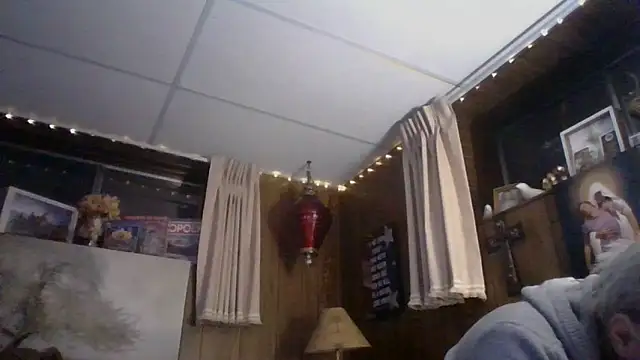 Snapshot of Makowboy chatting on 02-11-25, 06:08 Makowboy online show from 02-11-25, 06:08