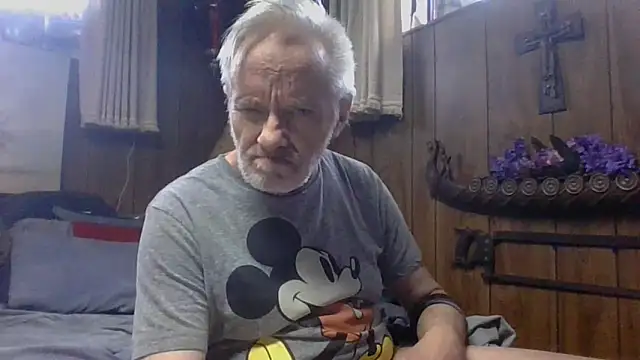 Snapshot of Makowboy chatting on 02-11-25, 06:44 Makowboy online show from 02-11-25, 06:44