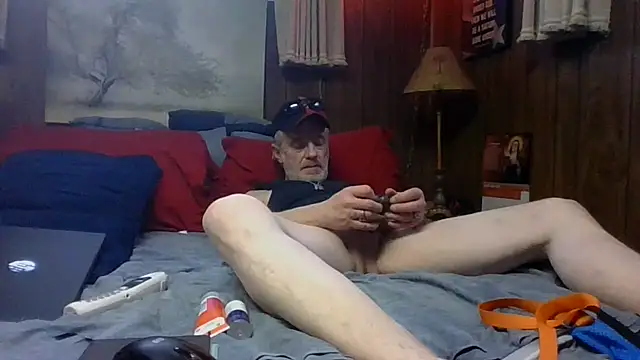 Snapshot of Makowboy chatting on 02-21-25, 10:37 Makowboy online show from 02-21-25, 10:37