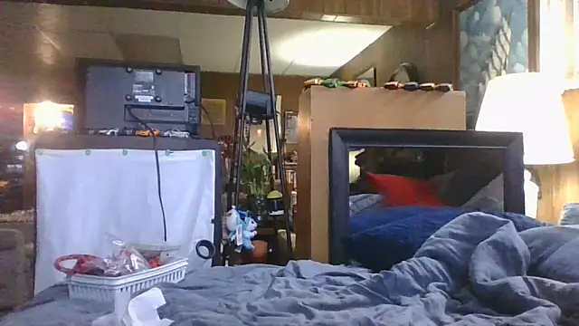 Snapshot of Makowboy chatting on 09-12-25, 07:47 Makowboy online show from 09-12-25, 07:47