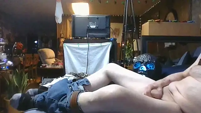 Snapshot of Makowboy chatting on 10-14-25, 11:16 Makowboy online show from 10-14-25, 11:16