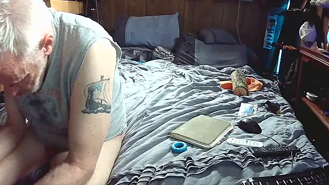 Snapshot of Makowboy chatting on 05-19-26, 06:25 Makowboy online show from 05-19-26, 06:25