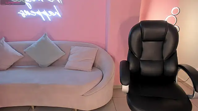 Snapshot of MiaRoberts1 chatting on 11-04-25, 06:40 MiaRoberts1 online show from 11-04-25, 06:40