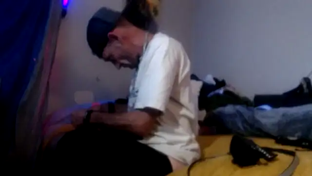 Snapshot of lickthecat chatting on 09-22-25, 11:01 lickthecat online show from 09-22-25, 11:01