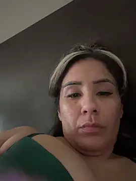 Snapshot of Aw_ThROAt9 chatting on 05-17-26, 06:59 Aw ThROAt9 online show from 05-17-26, 06:59