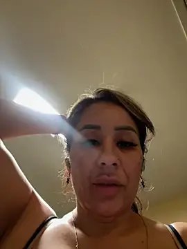 Snapshot of Aw_ThROAt9 chatting on 05-25-26, 05:24 Aw ThROAt9 online show from 05-25-26, 05:24