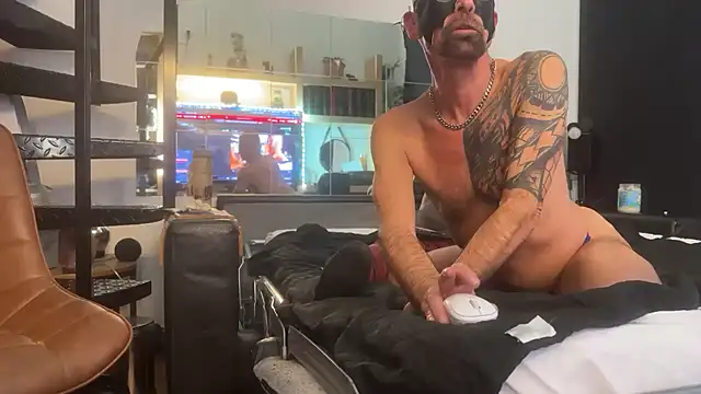 Snapshot of Sportparis4 chatting on 10-27-25, 05:00 Sportparis4 online show from 10-27-25, 05:00