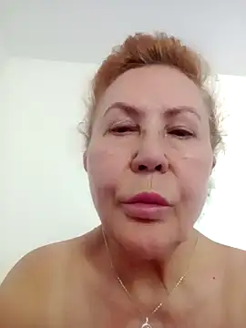 Snapshot of Hottie-Mom chatting on 06-26-26, 06:51 Hottie-Mom online show from 06-26-26, 06:51