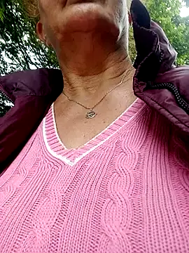 Snapshot of Hottie-Mom chatting on 07-20-26, 02:08 Hottie-Mom online show from 07-20-26, 02:08