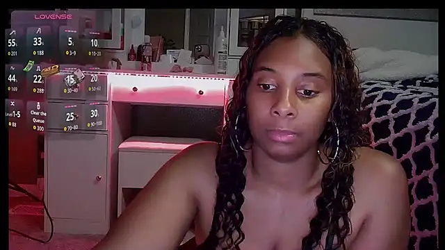 Snapshot of sassyslayz chatting on 11-25-25, 04:23 sassyslayz online show from 11-25-25, 04:23