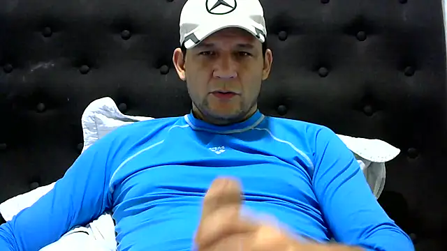 Snapshot of altenori112 chatting on 01-30-25, 01:44 altenori112 online show from 01-30-25, 01:44