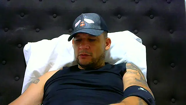 Snapshot of altenori112 chatting on 02-07-25, 06:45 altenori112 online show from 02-07-25, 06:45