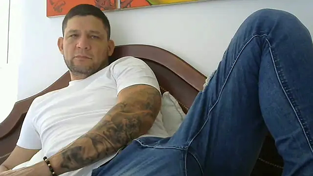 Snapshot of altenori112 chatting on 02-11-25, 04:46 altenori112 online show from 02-11-25, 04:46