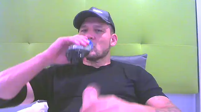 Snapshot of altenori112 chatting on 02-15-25, 01:10 altenori112 online show from 02-15-25, 01:10