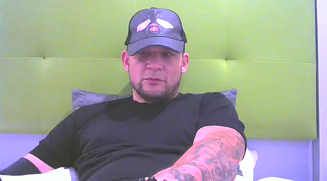 Snapshot of altenori112 chatting on 02-15-25, 04:14 altenori112 online show from 02-15-25, 04:14