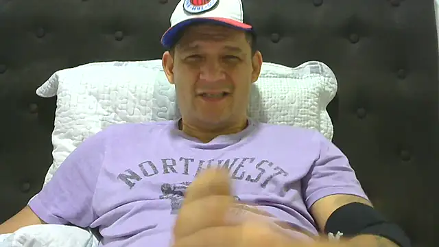 Snapshot of altenori112 chatting on 02-16-25, 01:38 altenori112 online show from 02-16-25, 01:38