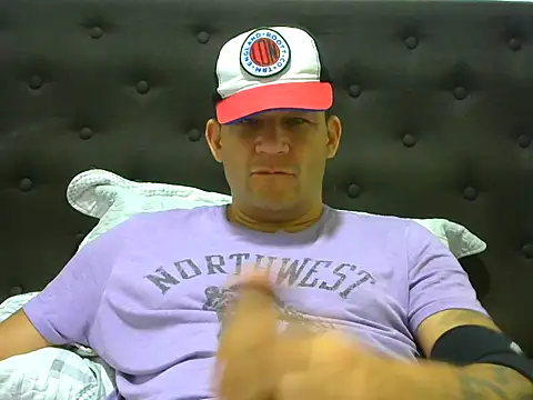 Snapshot of altenori112 chatting on 02-17-25, 06:31 altenori112 online show from 02-17-25, 06:31