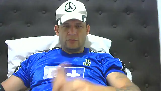 Snapshot of altenori112 chatting on 02-20-25, 07:30 altenori112 online show from 02-20-25, 07:30