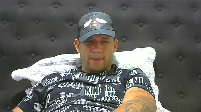 Snapshot of altenori112 chatting on 02-22-25, 04:29 altenori112 online show from 02-22-25, 04:29